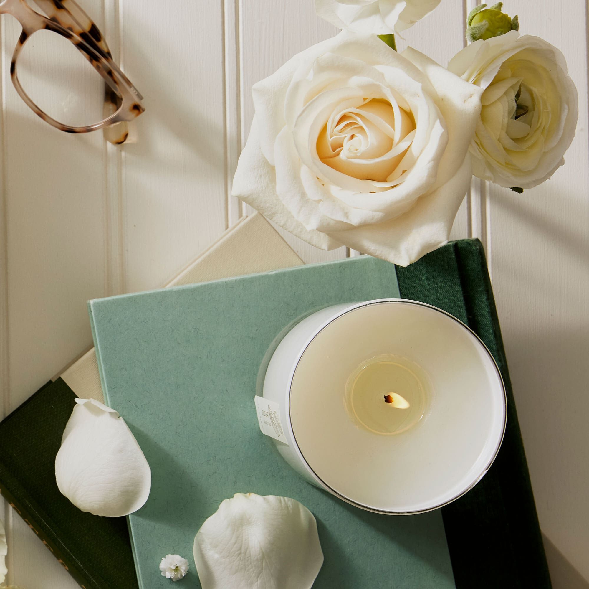 Alternative view of Goldleaf Candle